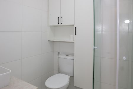 Banheiro de kitnet/studio para alugar com 1 quarto, 18m² em Lapa, São Paulo