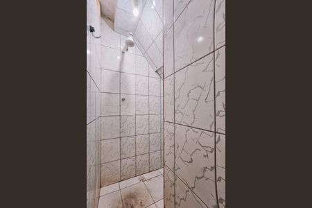 Banheiro de kitnet/studio para alugar com 1 quarto, 40m² em Nordeste do Amaralina, Salvador