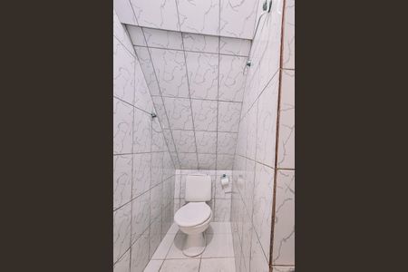 Banheiro de kitnet/studio para alugar com 1 quarto, 40m² em Nordeste do Amaralina, Salvador