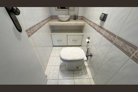 Apartamento para alugar com 210m², 4 quartos e 3 vagas Apartamento para alugar com 210m², 4 quartos e 3 vagasLavabo