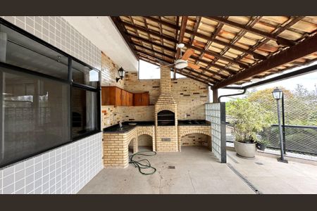 Apartamento para alugar com 210m², 4 quartos e 3 vagas Apartamento para alugar com 210m², 4 quartos e 3 vagasVaranda