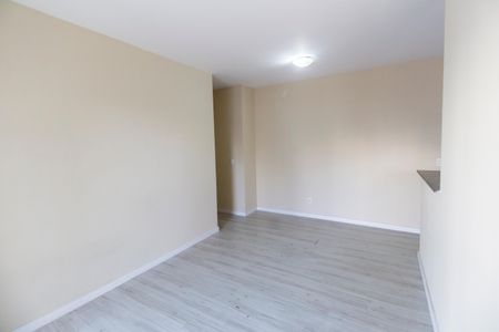 Sala de apartamento para alugar com 1 quarto, 72m² em Jardim Tupanci, Barueri