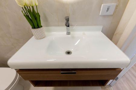 Banheiro de kitnet/studio para alugar com 1 quarto, 34m² em Santa Ifigênia, São Paulo