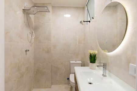 Banheiro de kitnet/studio para alugar com 1 quarto, 34m² em Santa Ifigênia, São Paulo