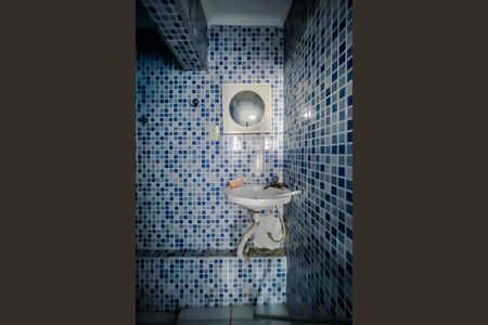 Banheiro de casa para alugar com 1 quarto, 28m² em Vila Dom Pedro I, São Paulo