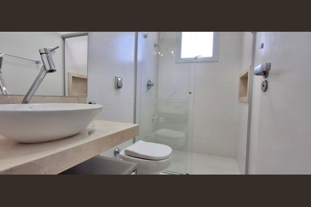 Casa de condomínio para alugar com 545m², 3 quartos e 4 vagas Casa de condomínio para alugar com 545m², 3 quartos e 4 vagasBanheiro Social