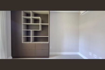 Casa de condomínio para alugar com 545m², 3 quartos e 4 vagas Casa de condomínio para alugar com 545m², 3 quartos e 4 vagasQuarto 1