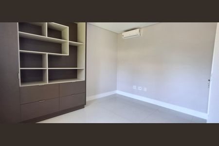 Casa de condomínio para alugar com 545m², 3 quartos e 4 vagas Casa de condomínio para alugar com 545m², 3 quartos e 4 vagasQuarto 1