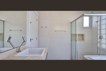 Casa de condomínio para alugar com 545m², 3 quartos e 4 vagas Casa de condomínio para alugar com 545m², 3 quartos e 4 vagasBanheiro Suíte