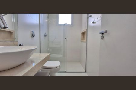 Casa de condomínio para alugar com 545m², 3 quartos e 4 vagas Casa de condomínio para alugar com 545m², 3 quartos e 4 vagasBanheiro Social