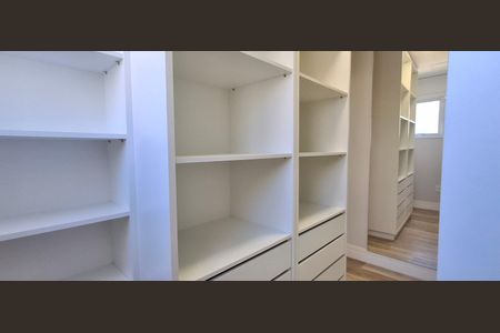 Casa de condomínio para alugar com 545m², 3 quartos e 4 vagas Casa de condomínio para alugar com 545m², 3 quartos e 4 vagasSuíte Closet