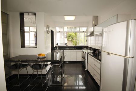 Cozinha de apartamento à venda com 4 quartos, 160m² em Funcionários, Belo Horizonte