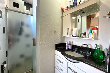 Banheiro de apartamento à venda com 1 quarto, 45m² em Colégio Batista, Belo Horizonte