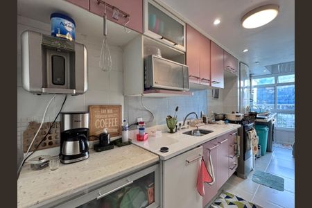 Apartamento à venda com 99m², 3 quartos e 2 vagasCozinha e Área de Serviço