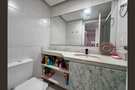Apartamento à venda com 99m², 3 quartos e 2 vagasSuíte 2 - Banheiro