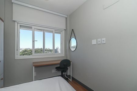 Quarto  de apartamento para alugar com 2 quartos, 72m² em Jardim do Salso, Porto Alegre