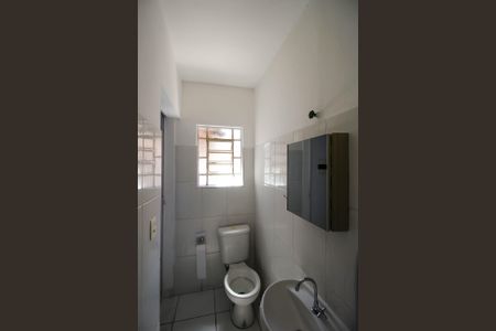 Banheiro de casa para alugar com 1 quarto, 33m² em Vila California, São Paulo