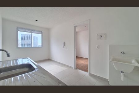 Sala/Cozinha/Area de Serviço de apartamento para alugar com 1 quarto, 25m² em Parque Industrial Tomas Edson, São Paulo