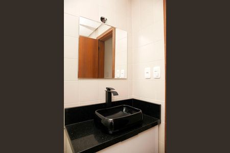 Banheiro de apartamento à venda com 2 quartos, 76m² em Petrópolis, Porto Alegre