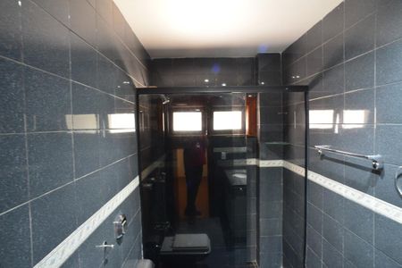 Casa de condomínio para alugar com 180m², 4 quartos e 3 vagas Casa de condomínio para alugar com 180m², 4 quartos e 3 vagasBanheiro Suíte