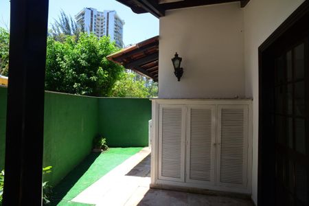 Casa de condomínio para alugar com 180m², 4 quartos e 3 vagas Casa de condomínio para alugar com 180m², 4 quartos e 3 vagasEntrada