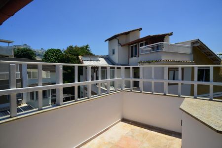 Casa de condomínio para alugar com 180m², 4 quartos e 3 vagas Casa de condomínio para alugar com 180m², 4 quartos e 3 vagasTerraço