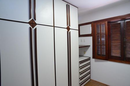 Casa de condomínio para alugar com 180m², 4 quartos e 3 vagas Casa de condomínio para alugar com 180m², 4 quartos e 3 vagasSuíte