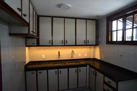 Casa de condomínio para alugar com 180m², 4 quartos e 3 vagas Casa de condomínio para alugar com 180m², 4 quartos e 3 vagasCozinha