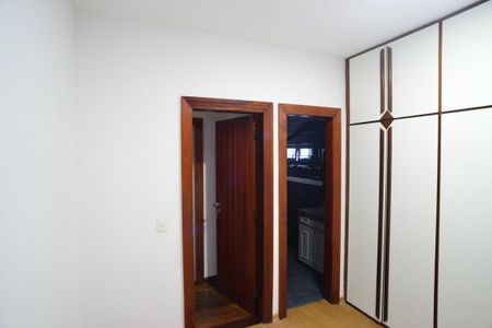 Casa de condomínio para alugar com 180m², 4 quartos e 3 vagas Casa de condomínio para alugar com 180m², 4 quartos e 3 vagasSuíte