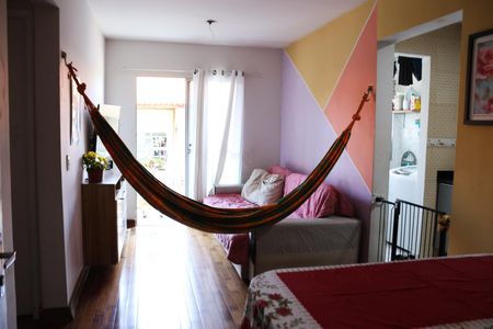 Sala de apartamento para alugar com 2 quartos, 52m² em Centro, Cotia