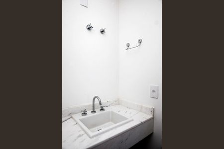 Banheiro 2 Lavabo de kitnet/studio à venda com 1 quarto, 72m² em Centro Histórico, Porto Alegre