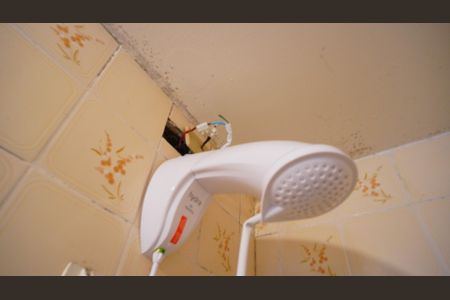 Banheiro  de kitnet/studio à venda com 1 quarto, 32m² em Menino Deus, Porto Alegre