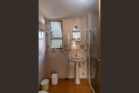 Banheiro de kitnet/studio para alugar com 1 quarto, 58m² em Centro Histórico, Porto Alegre