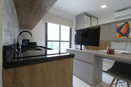 Cozinha de kitnet/studio à venda com 1 quarto, 25m² em Indianópolis, São Paulo