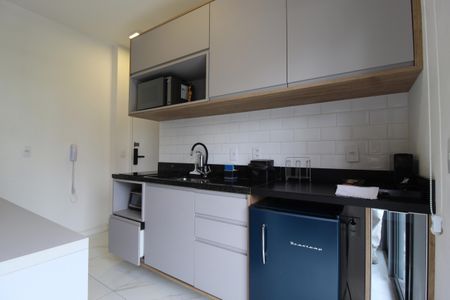 Cozinha de kitnet/studio à venda com 1 quarto, 25m² em Indianópolis, São Paulo