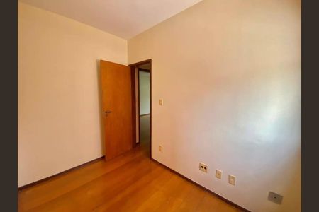 Quarto de apartamento para alugar com 3 quartos, 105m² em Buritis, Belo Horizonte
