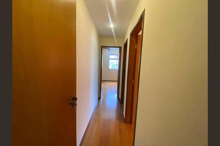 Corredor de apartamento para alugar com 3 quartos, 105m² em Buritis, Belo Horizonte