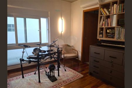 Casa à venda com 3 quartos, 249m² em Campo Belo, São Paulo