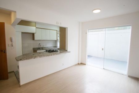 Sala de apartamento para alugar com 2 quartos, 60m² em Taquara, Rio de Janeiro