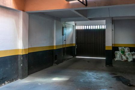 Apartamento para alugar com 70m², 2 quartos e 1 vaga Apartamento para alugar com 70m², 2 quartos e 1 vagaÁrea comum - Portão da garagem
