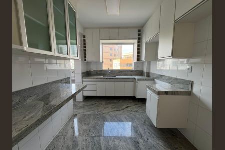 Sala de apartamento para alugar com 4 quartos, 130m² em União, Belo Horizonte