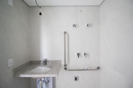 Banheiro de kitnet/studio à venda com 1 quarto, 25m² em Indianópolis, São Paulo