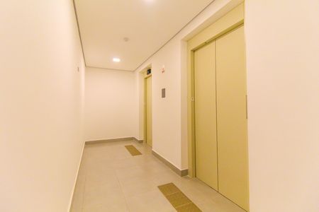 Apartamento para alugar com 32m², 2 quartos e sem vaga Apartamento para alugar com 32m², 2 quartos e sem vagaHall