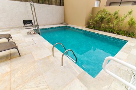Apartamento para alugar com 32m², 2 quartos e sem vaga Apartamento para alugar com 32m², 2 quartos e sem vagaÁrea comum - Piscina