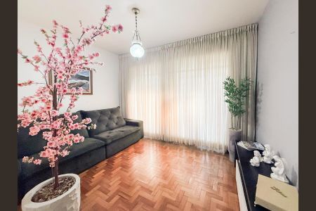 Sala de casa à venda com 3 quartos, 400m² em Sagrada Família, Belo Horizonte