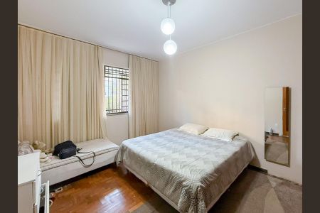 Quarto 1 de casa à venda com 3 quartos, 400m² em Sagrada Família, Belo Horizonte