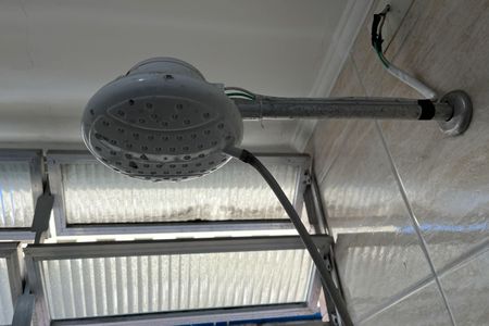 Banheiro Social de kitnet/studio para alugar com 1 quarto, 20m² em Boqueirão, Santos