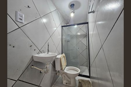 Banheiro de kitnet/studio para alugar com 1 quarto, 30m² em Garcia, Salvador