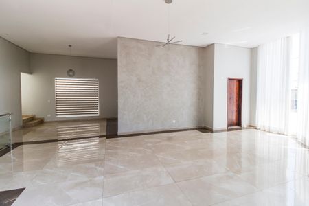 Sala de casa de condomínio para alugar com 3 quartos, 259m² em Parque Sinai, Santana de Parnaíba