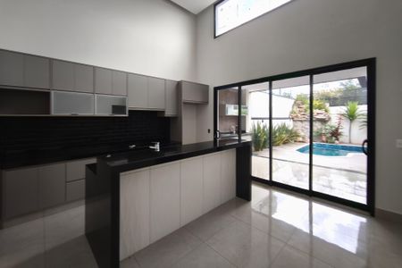 Casa de condomínio à venda com 299m², 3 quartos e sem vaga Casa de condomínio à venda com 299m², 3 quartos e sem vagaSala